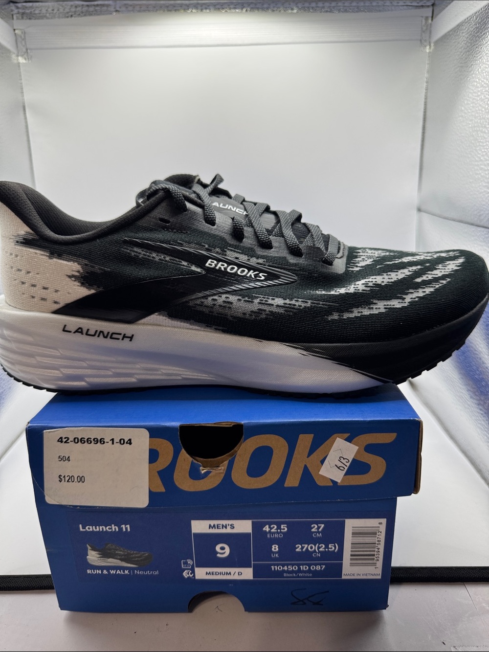 Brooks Launch 11 Running Shoe - Black & White - Picture 1 of 7